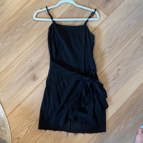 Short black wrap dress - Picture 2 of 4